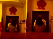 Tưởng máy quay hỏng nên để ở nhà, chồng phát hiện bí mật sốc về vợ