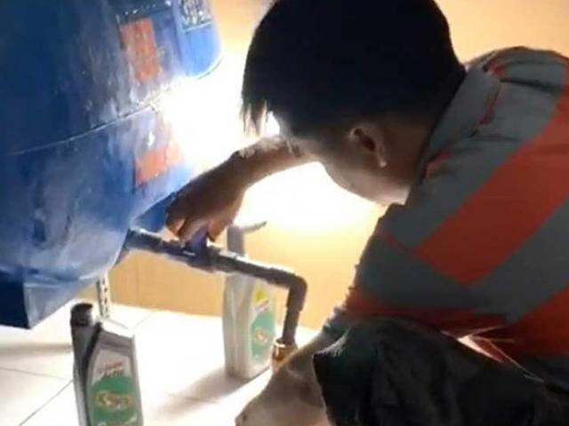 Tin tức trong ngày - Điều tra: Nhớt giả giao khắp TP.HCM và miền Tây