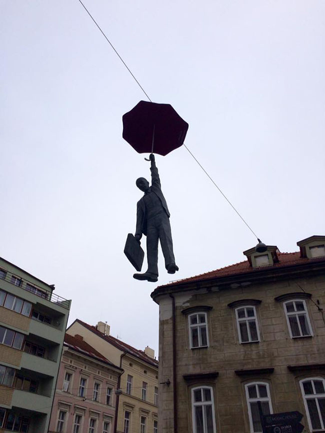 Một hình ảnh độc đáo trên phố ở Praha
