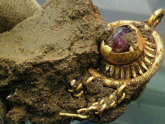 Thế giới - Anh: Dò kim loại, tìm thấy báu vật của vua trị giá hơn 450 triệu đồng