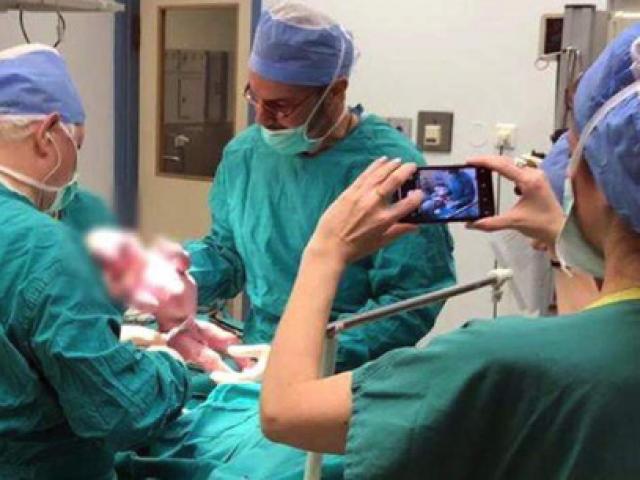 Phi thường - kỳ quặc - Độc đáo em bé con của "ba người"