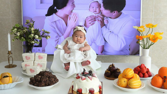 Bé gái vừa sinh ra đã trở thành trẻ 2 tuổi - 1