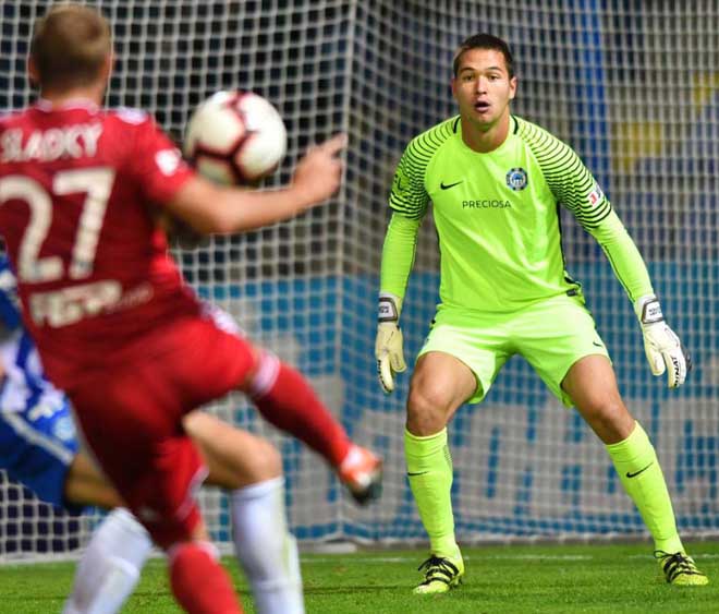 Thủ môn Việt kiều lại "gây sốt" ở châu Âu: Đối thủ nể phục - 2