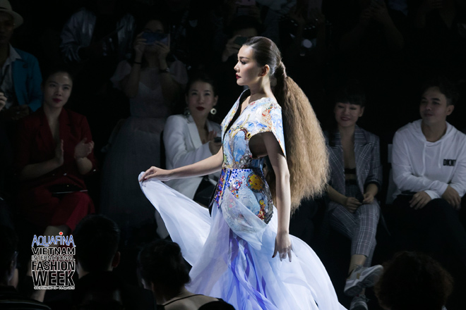 Vừa làm vedette, vừa hóa nữ hoàng thảm đỏ Aquafina VIFW: Chỉ có thể là Thanh Hằng! - 3