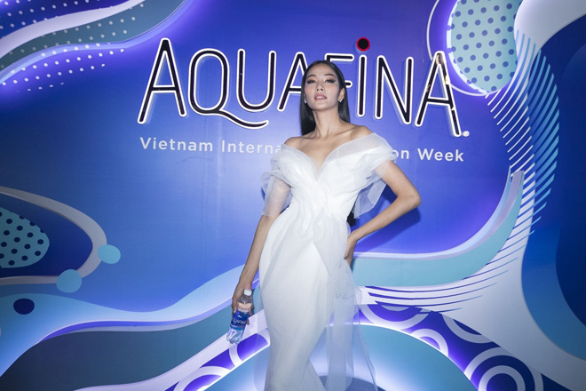 Vừa làm vedette, vừa hóa nữ hoàng thảm đỏ Aquafina VIFW: Chỉ có thể là Thanh Hằng! - 7