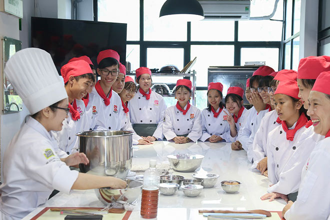 Cùng học sinh trường THPT chuyên Bảo Lộc trải nghiệm các nghề F&B - 3