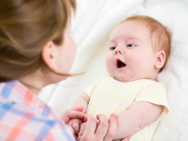 Giáo dục - du học - Cách nói chuyện với trẻ sơ sinh để kích thích não bộ phát triển