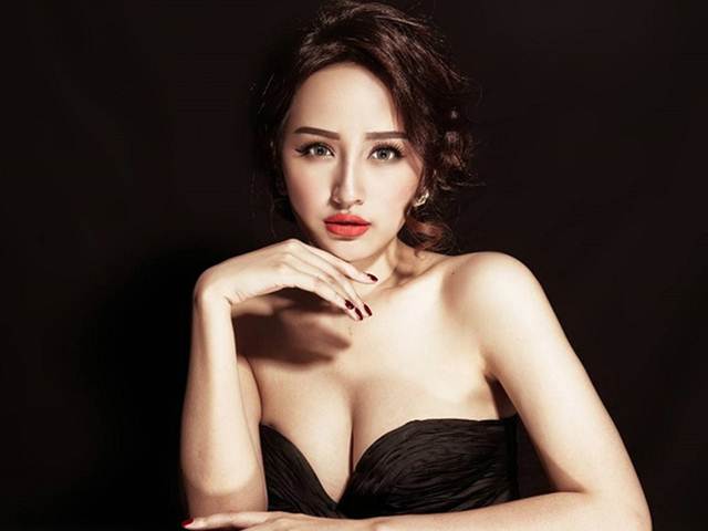 Thời trang - Mai Phương Thúy có "đối thủ": Vừa đẹp vừa giàu, chi 32 triệu đồng mua hộp đựng son