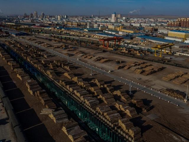 Thế giới - TQ gây tranh cãi khi không ngừng khai thác tài nguyên quý báu của Nga