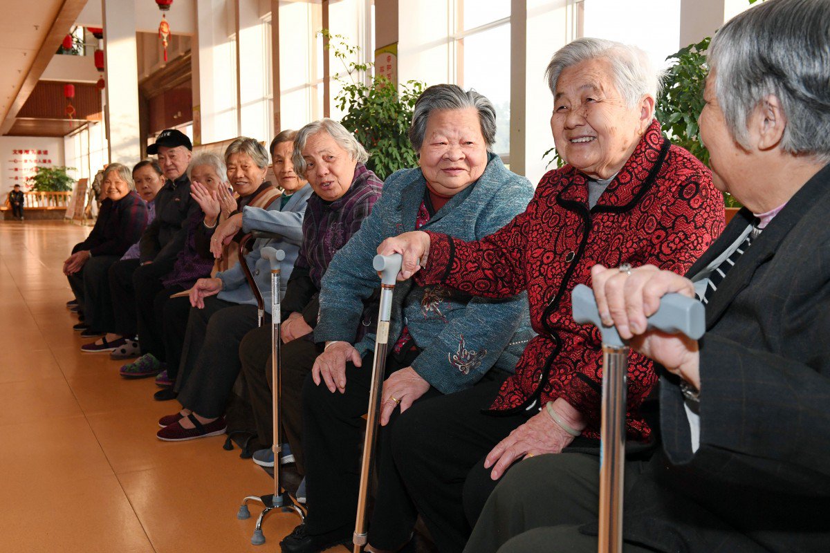 Trung Quốc sắp hết tiền trả cho người về hưu - 1