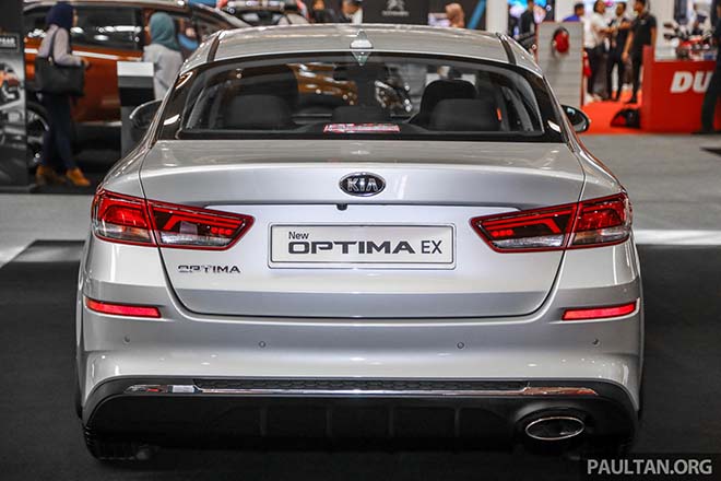 Cận cảnh Kia Optima 2019 bản EX mới với nội thất màu đen sang trọng - 2