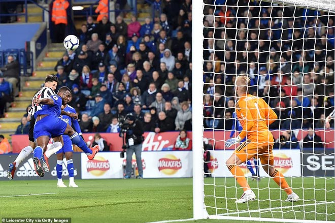 Leicester - Newcastle: Khoảnh khắc xuất thần, đôi công rực lửa - 1