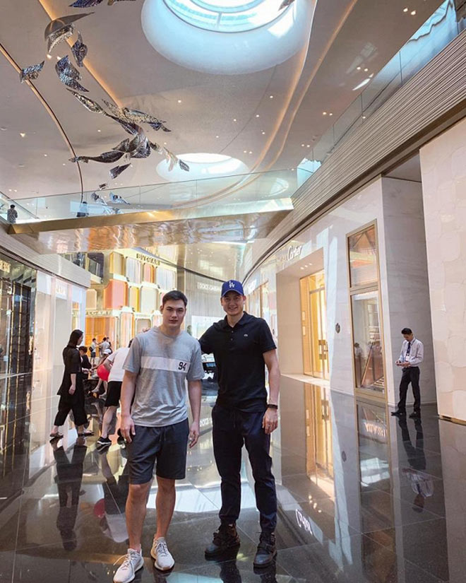 Đặng Văn Lâm gặp lại em trai tại Thái Lan sau hơn một năm xa cách - 3