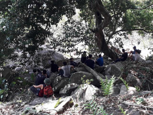 Khám phá núi Bà Đen, 2 người bị ong tấn công, gần chục người tham gia giải cứu