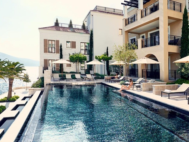 Porto Montenegro còn có nguồn cung các căn hộ cao cấp trong khu nhà Village hoặc Regent. Một căn hộ 3 phòng ngủ ở đây có giá tới 2,8 triệu USD.
