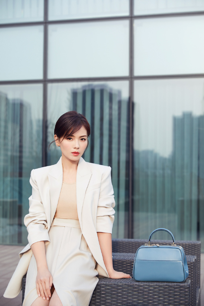 Đại mỹ nhân còng lưng trả nợ hơn 1000 tỷ cho chồng đại gia phá sản - 3
