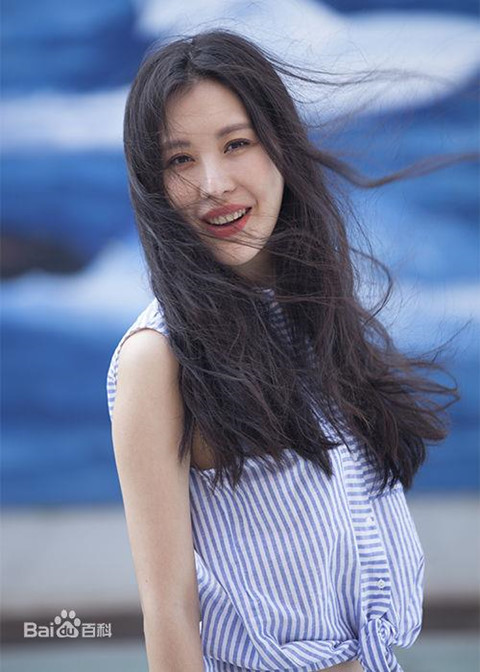 Mỹ nhân "Chân Hoàn truyện" tình tứ bên chồng tỷ phú U70 đáng tuổi cha - 4