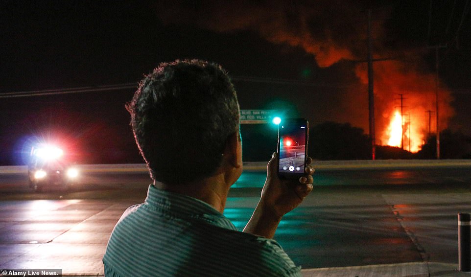 Trộm xăng gây nổ đường ống dẫn, lửa bốc cao 5m - 2