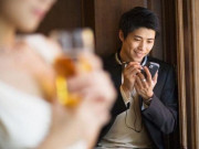 Đang hàn gắn hôn nhân chồng vẫn nhắn tin "tâm sự trong sáng" với bồ cũ già