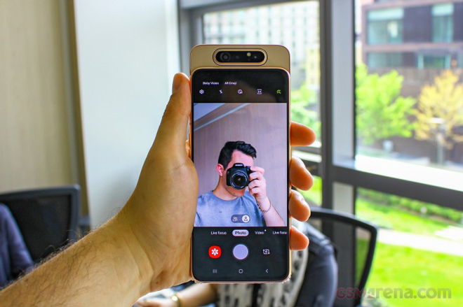 Trên tay Galaxy A80 - Smartphone trượt camera đầu tiên của Samsung - 6