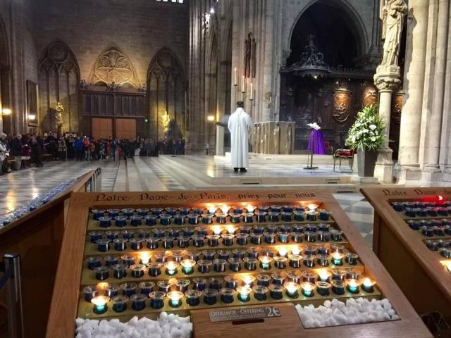 Du lịch - Nhà thờ Đức Bà Paris 15 phút trước khi bị ngọn lửa thiêu rụi