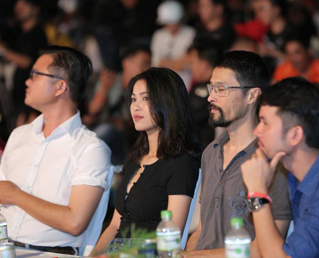 Hiếm hoi lắm người ta mới thấy cô cùng dự sự kiện với Johnny Trí Nguyễn.