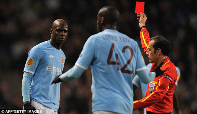 &#34;Người phán xử&#34; Man City - Tottenham: Thành Manchester phẫn nộ, Pep âu lo - 2