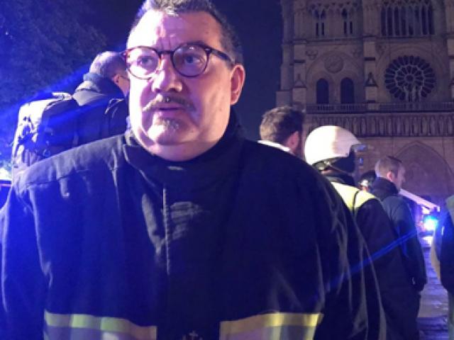 Thế giới - Điều đặc biệt về người xông vào Nhà thờ Đức bà cứu thánh tích vô giá