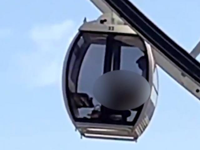 Bạn trẻ - Cuộc sống - Cặp đôi thản nhiên làm "chuyện ấy" trong cabin đu quay