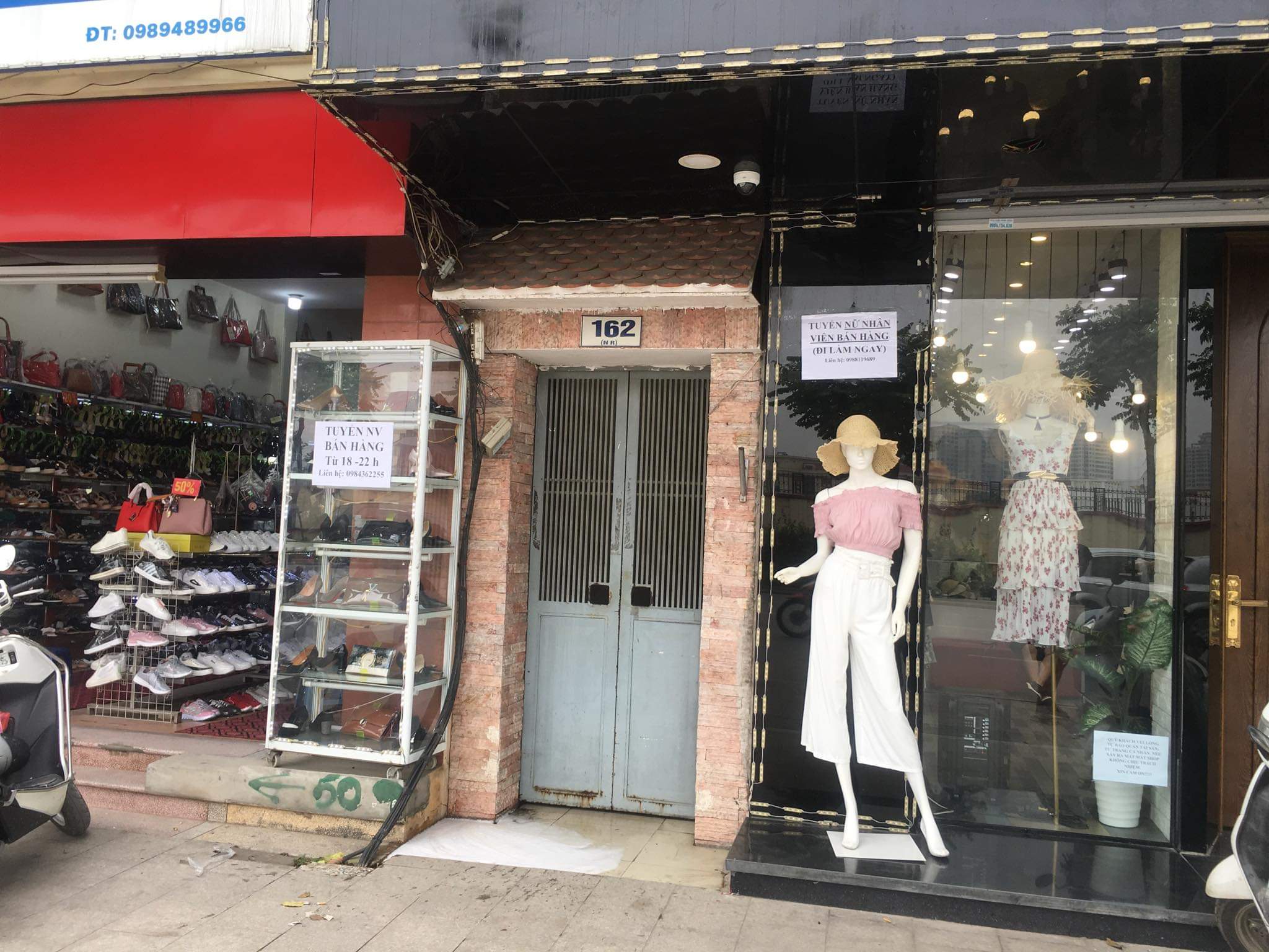 Người đàn ông chết bí ẩn trong ngách nhỏ ở Hà Nội - 1