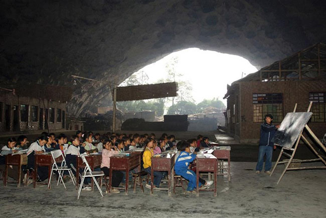 Không thể tin trên đời thực sự tồn tại những trường học khó hiểu thế này - 4