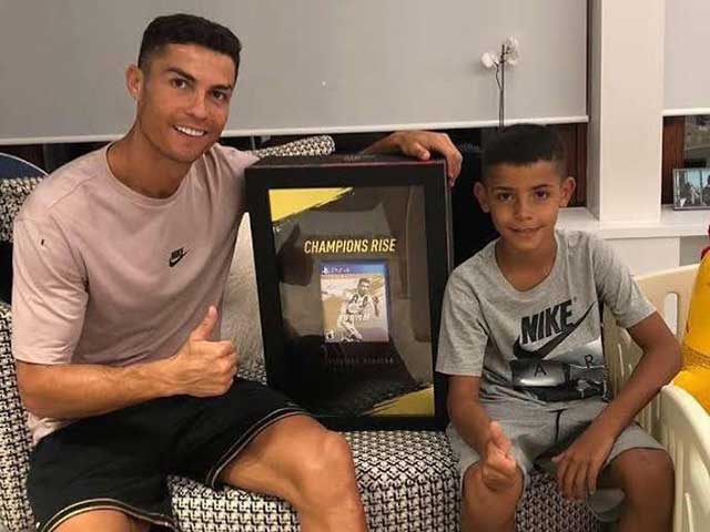 Bóng đá - Ronaldo "nổ súng" cúp C1: Con trai cũng rực rỡ ghi 7 bàn 1 hiệp