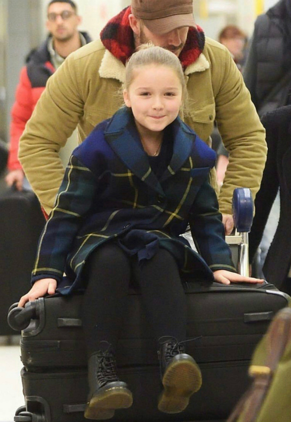 Cuộc sống quý tộc phủ kín hàng hiệu của con gái út nhà Beckham - 8