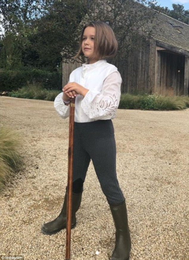 Cuộc sống quý tộc phủ kín hàng hiệu của con gái út nhà Beckham - 2