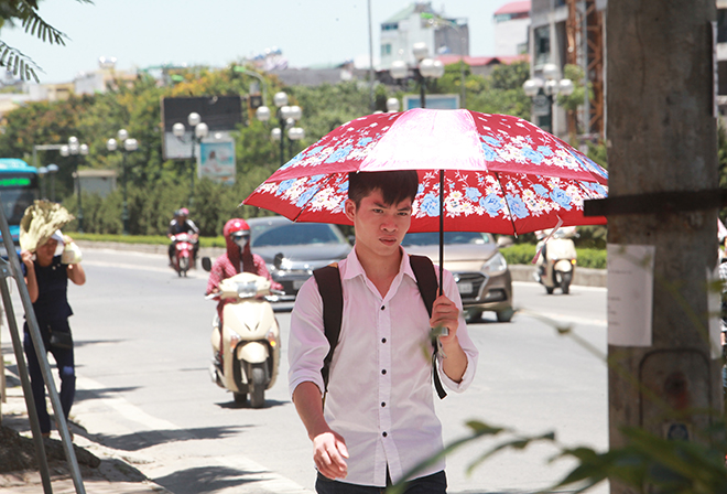 Ngày mai &#40;19/4&#41;, nắng nóng bao trùm miền Bắc, có nơi trên 40 độ C - 1