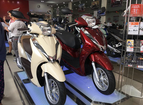 Doanh số quý I giảm, giá bán xe máy tháng 4 vẫn chênh cao - 2