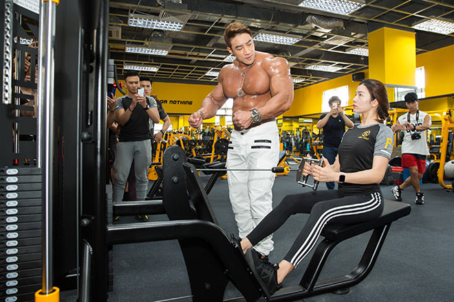 “Quái vật thể hình Hàn Quốc” đến TP.HCM khoe cơ bắp siêu “khủng” - 2