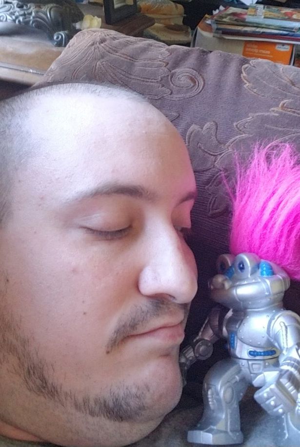 Người đàn ông yêu say đắm một con robot nam - 2