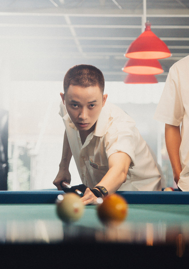 Trúc Nhân bất ngờ cạo đầu trong MV nói về mẹ - 1