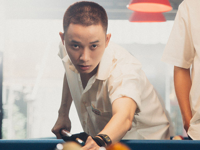 Ca nhạc - MTV - Trúc Nhân bất ngờ cạo đầu trong MV nói về mẹ