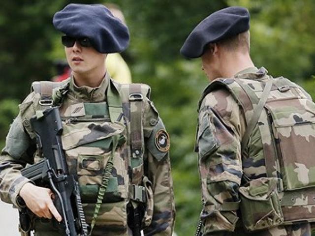 Thế giới - Thêm một quốc gia Châu Âu điều binh lính, xe tăng áp sát biên giới Nga