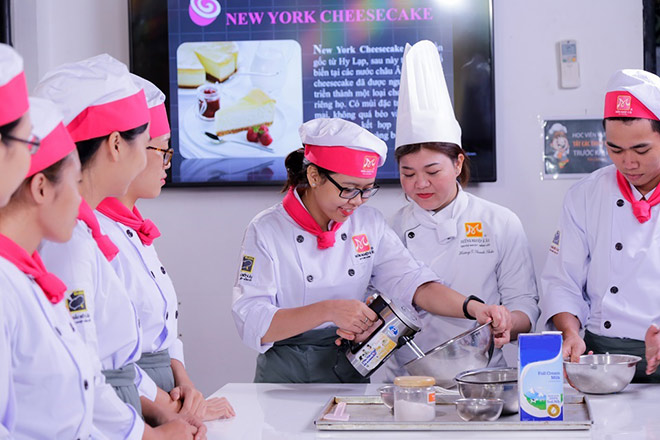 “Cái giá” của học nghề ngắn hạn trong lĩnh vực Dịch vụ - Nhà hàng – Khách sạn là gì? - 2