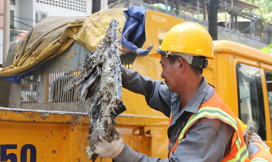 Cận cảnh con đường bị cho là hôi nhất TP HCM - 4