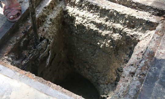 Cận cảnh con đường bị cho là hôi nhất TP HCM - 3