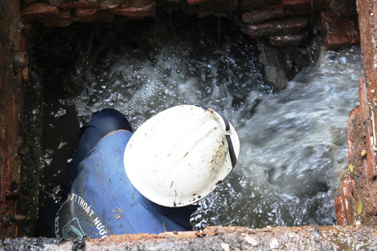 Cận cảnh con đường bị cho là hôi nhất TP HCM - 2