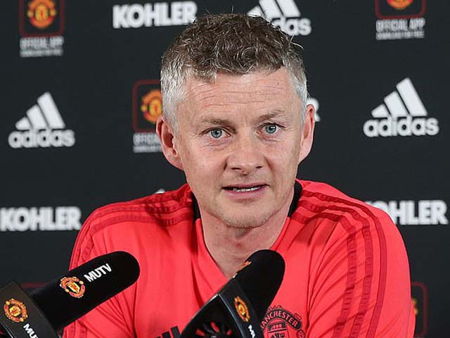 MU họp báo khẩn ngăn khủng hoảng: Solskjaer dằn mặt 3 “tội đồ”