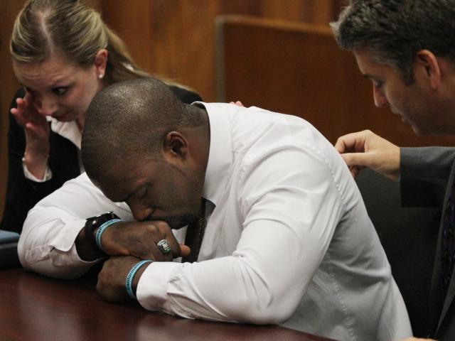 Thể thao - Rúng động án 10 triệu USD: Cầu thủ "nựng" cô giúp việc, "làm bậy" bạn học