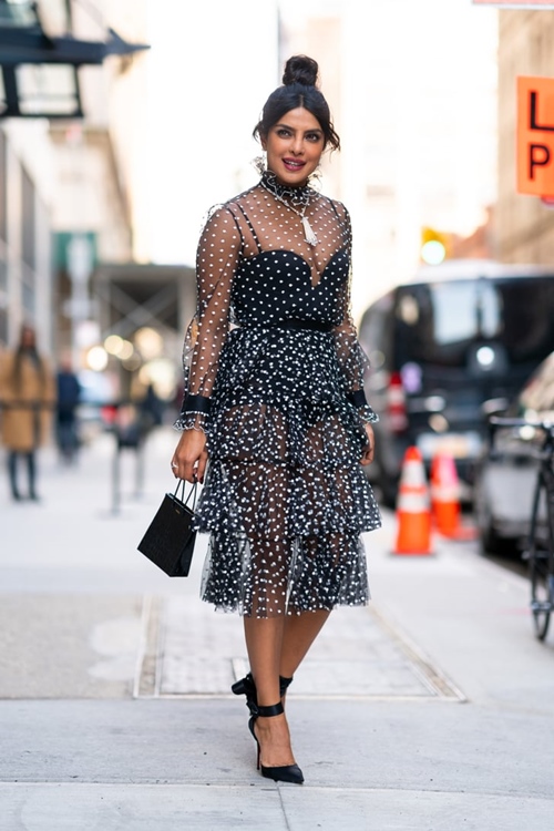 Học cựu Hoa hậu Thế giới diện đồ xuyên thấu thanh lịch - 2