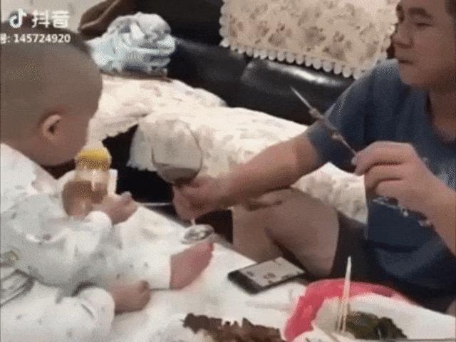 Video Clip Cười - Khi các ông bố nhận nhiệm vụ trông con