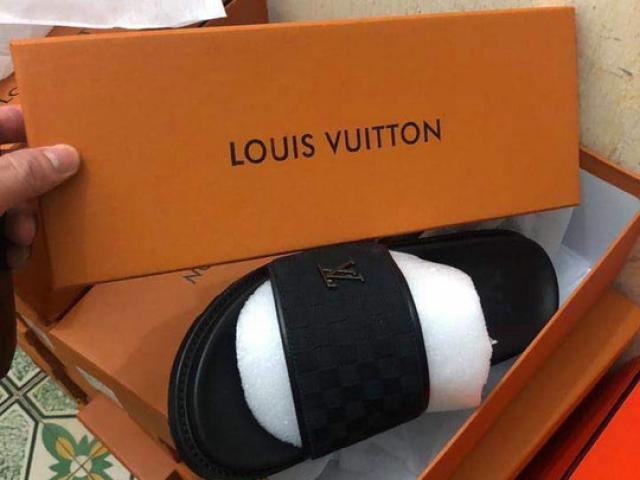 Thị trường - Tiêu dùng - "Đánh sập" website doanh thu hơn 20 tỉ đồng từ bán sản phẩm giả Gucci, Louis Vuitton, Hermers